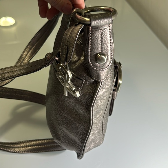 B Makowsky metallic pewter pebbled leather crossbody bag - Picture 3 of 13